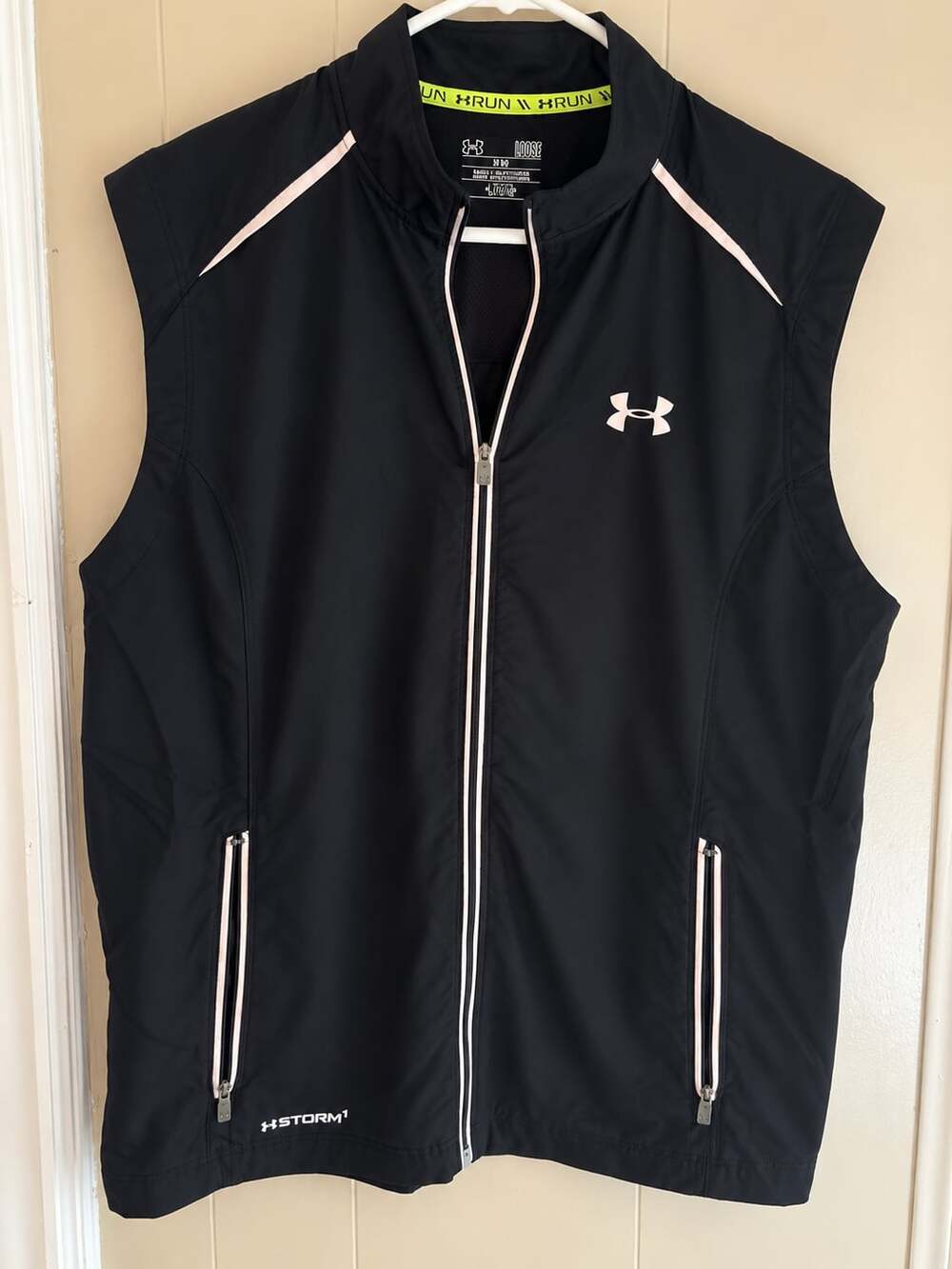 Under Armour Storm Run Full Zip Fitted Athletic Vest Size Large Black Pink